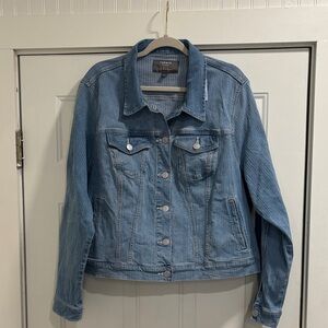 Torrid Women’s Denim Jacket Size 2 Medium Wash Classic Trucker Like New